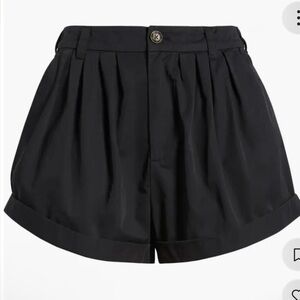 Doen Black Pleated Shorts